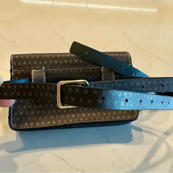 Brand New DKNY Signature Belt Purse/Fanny pack - Picture 8 of 9